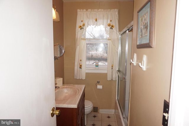 15 SULLIVAN AVE, Bellmawr, NJ 08031