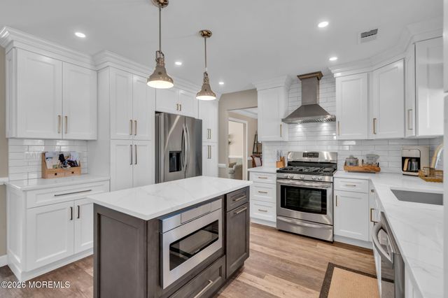 8 Heritage Drive, Englishtown, NJ 07726