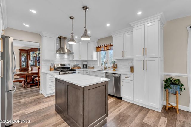 8 Heritage Drive, Englishtown, NJ 07726