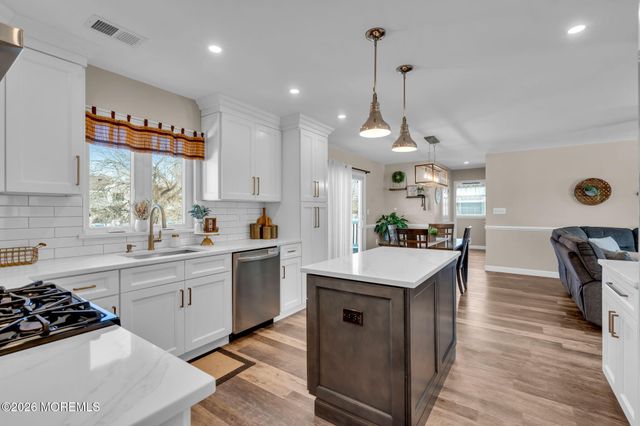 8 Heritage Drive, Englishtown, NJ 07726