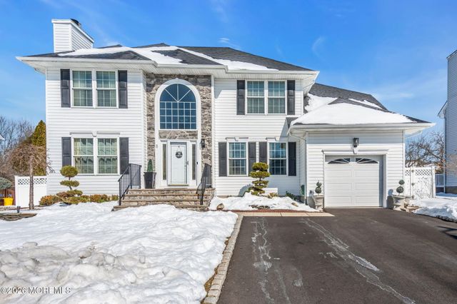 8 Heritage Drive, Englishtown, NJ 07726