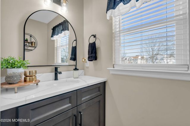 8 Heritage Drive, Englishtown, NJ 07726