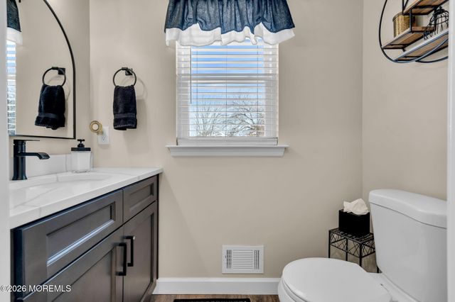 8 Heritage Drive, Englishtown, NJ 07726