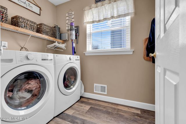 8 Heritage Drive, Englishtown, NJ 07726