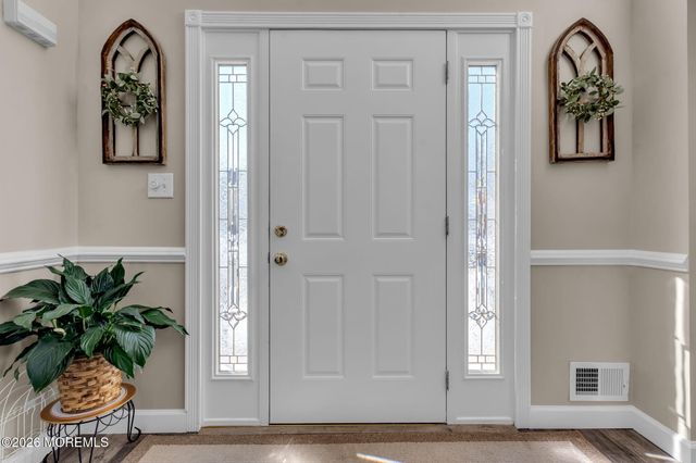 8 Heritage Drive, Englishtown, NJ 07726