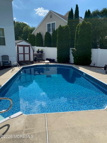 8 Heritage Drive, Englishtown, NJ 07726