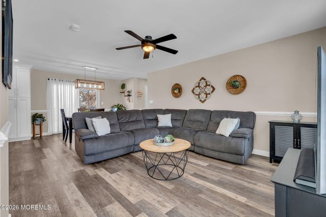 8 Heritage Drive, Englishtown, NJ 07726