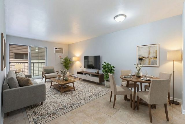 310 Lathrop Avenue 307, Forest Park, IL 60130