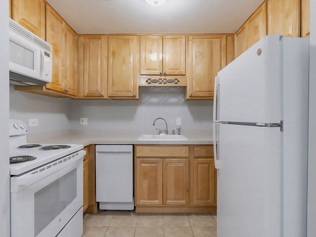 310 Lathrop Avenue 307, Forest Park, IL 60130