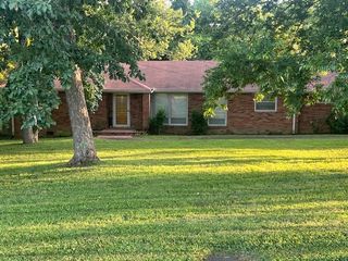 320 Shepherd Hills Dr, Madison, TN 37115