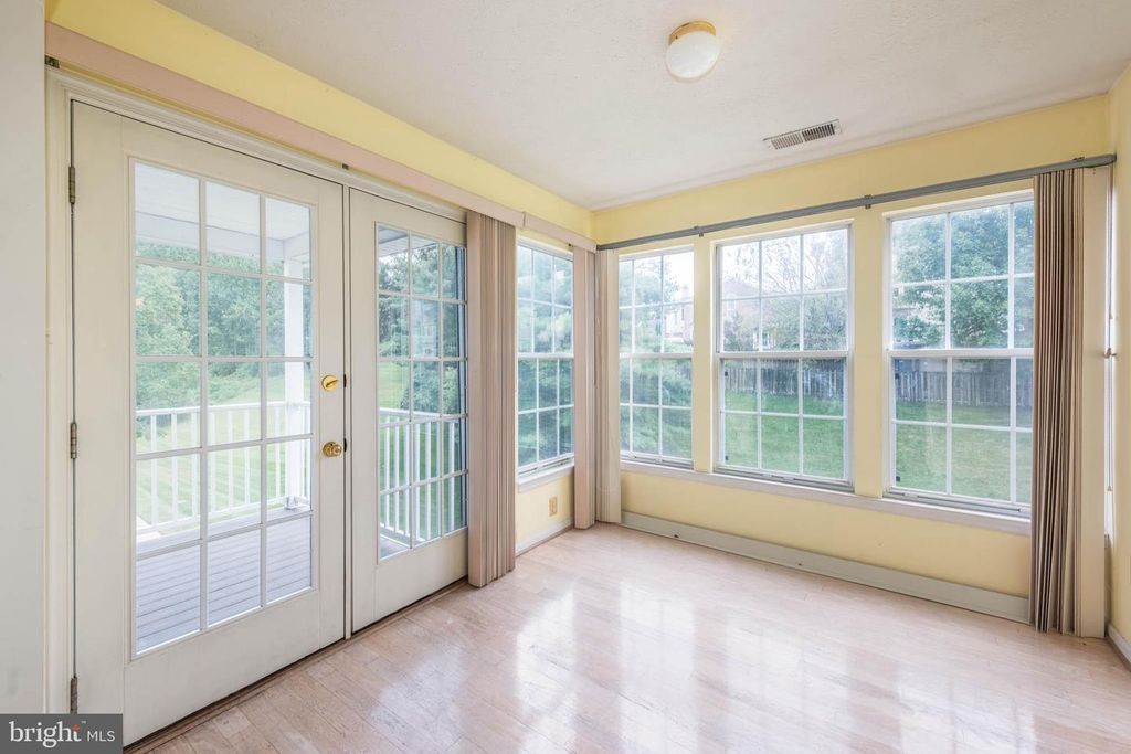 Image 10 of property listing at 3133 KATEWOOD CT #3-3133, Baltimore, MD 21209