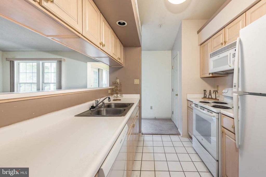 Image 2 of property listing at 3133 KATEWOOD CT #3-3133, Baltimore, MD 21209