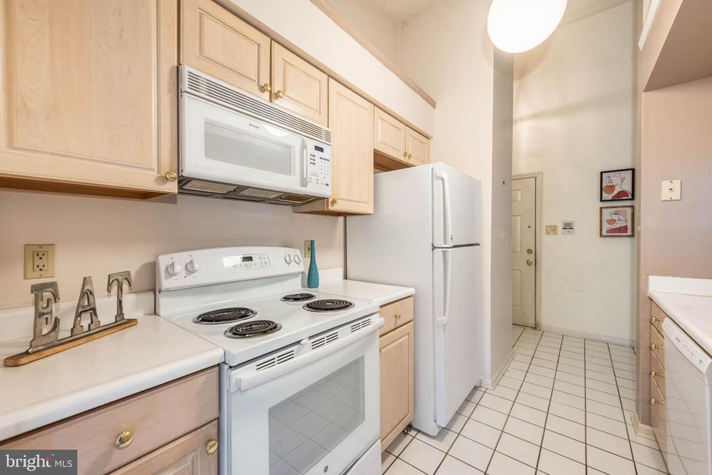 Image 3 of property listing at 3133 KATEWOOD CT #3-3133, Baltimore, MD 21209