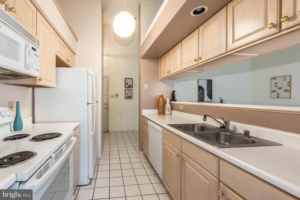 Image 4 of property listing at 3133 KATEWOOD CT #3-3133, Baltimore, MD 21209