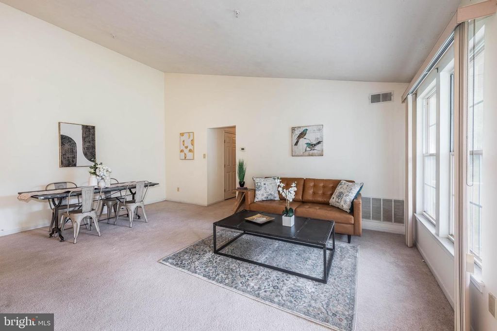 Image 5 of property listing at 3133 KATEWOOD CT #3-3133, Baltimore, MD 21209