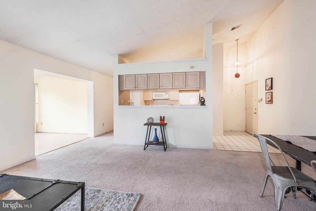 Image 8 of property listing at 3133 KATEWOOD CT #3-3133, Baltimore, MD 21209