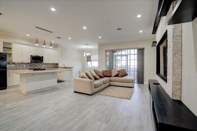 13 Nottingham Place, Boynton Beach, FL 33426