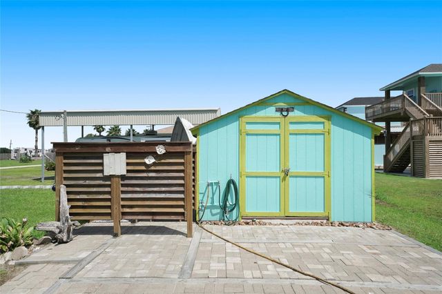 122 Ocean Breeze Drive, Crystal Beach, TX 77650