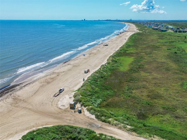 122 Ocean Breeze Drive, Crystal Beach, TX 77650