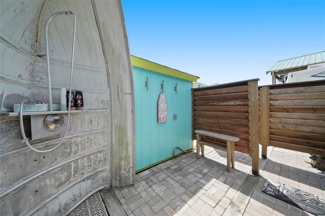 122 Ocean Breeze Drive, Crystal Beach, TX 77650