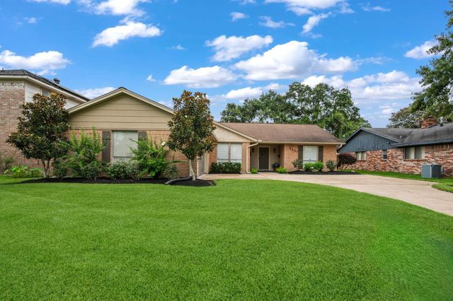 1307 Creek Hollow Drive, Seabrook, TX 77586