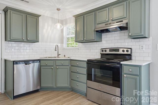 10122 Northwoods Forest Drive, Charlotte, NC 28214