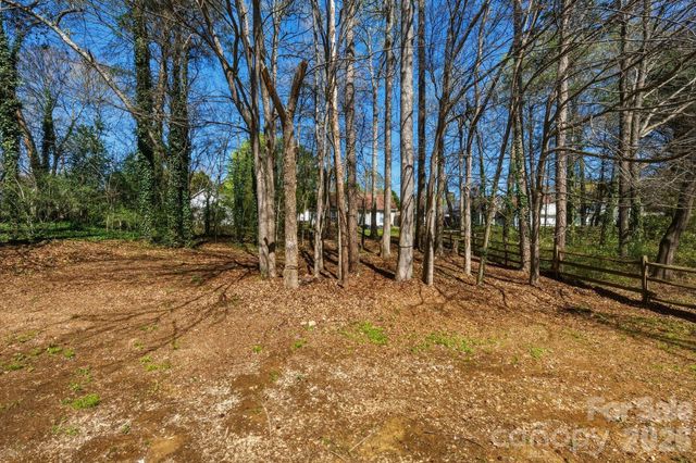 10122 Northwoods Forest Drive, Charlotte, NC 28214