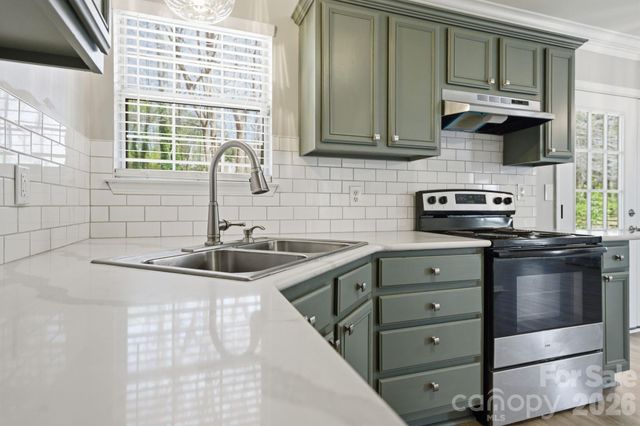 10122 Northwoods Forest Drive, Charlotte, NC 28214