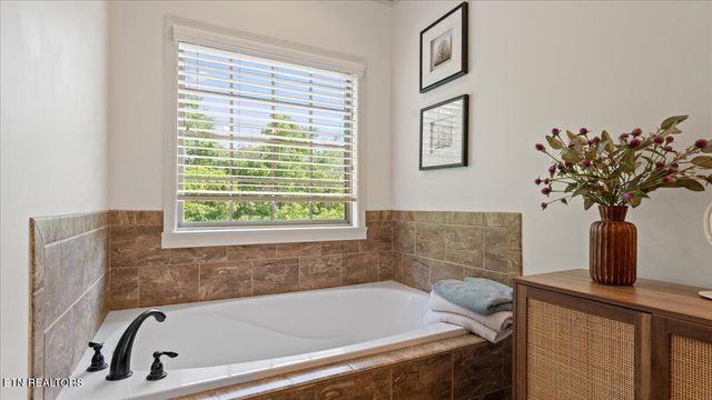 1304 Collier Ridge Lane, Powell, TN 37849