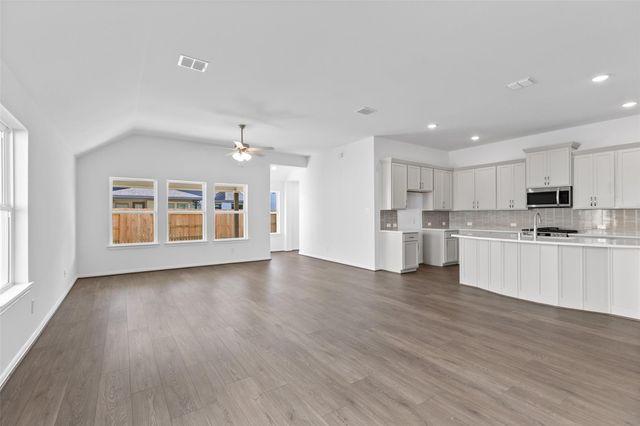 2127 Villa Flora Lane, Friendswood, TX 77546