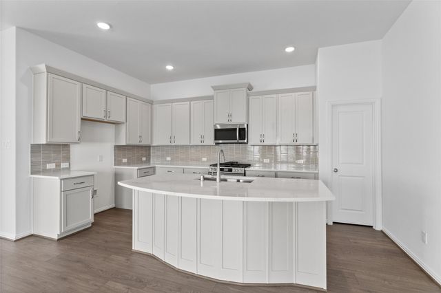 2127 Villa Flora Lane, Friendswood, TX 77546