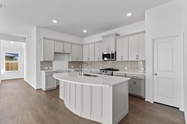 2127 Villa Flora Lane, Friendswood, TX 77546