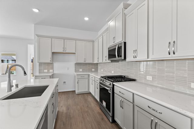 2127 Villa Flora Lane, Friendswood, TX 77546