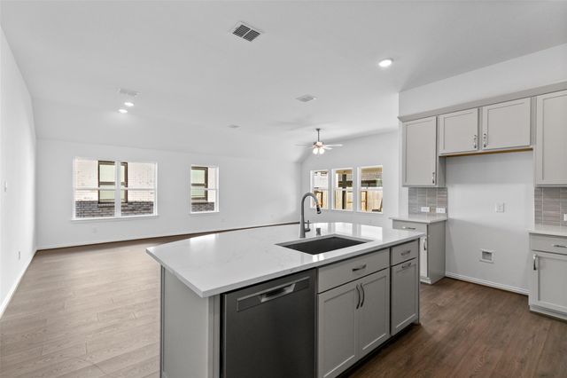 2127 Villa Flora Lane, Friendswood, TX 77546