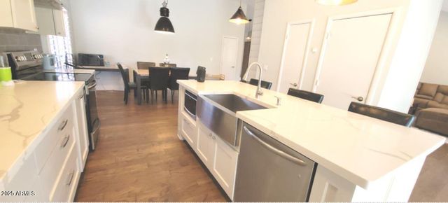 7203 W McRae Way, Glendale, AZ 85308