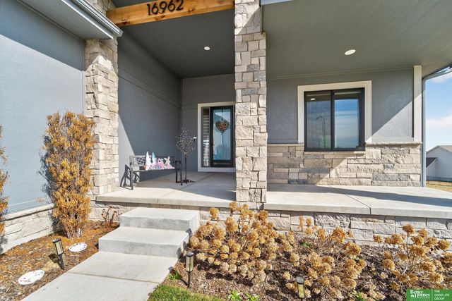 16962 Cora Street, Bennington, NE 68007