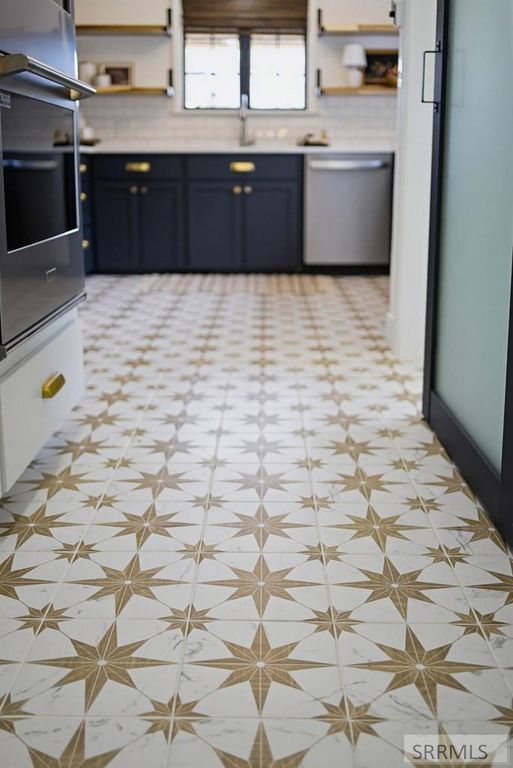 Image 13 of property listing at 225 Tautphaus Drive, Idaho Falls, ID 83402