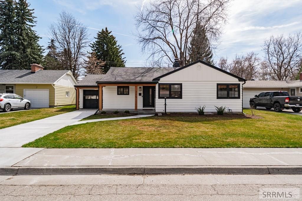 Image 2 of property listing at 225 Tautphaus Drive, Idaho Falls, ID 83402