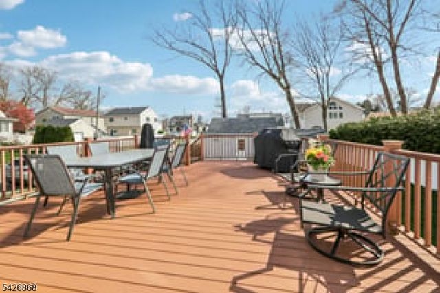 30 Lincoln Pl, Waldwick Boro, NJ 07463