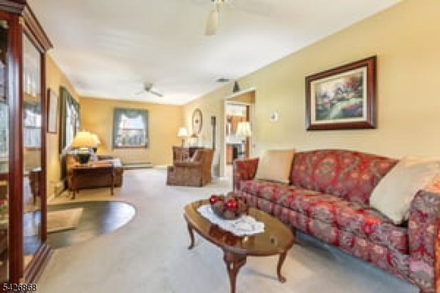 30 Lincoln Pl, Waldwick Boro, NJ 07463