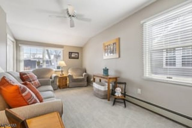 30 Lincoln Pl, Waldwick Boro, NJ 07463