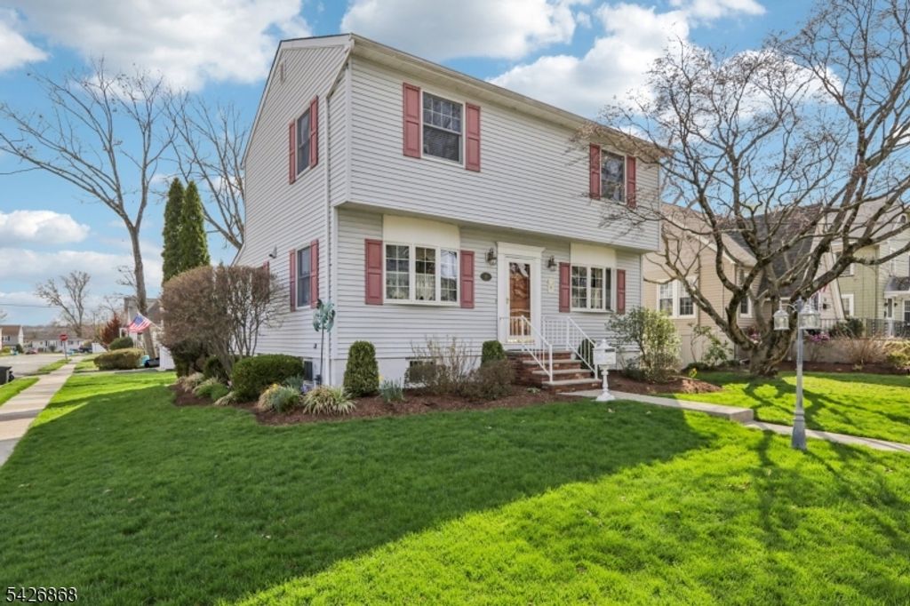 30 Lincoln Pl, Waldwick Boro, NJ 07463