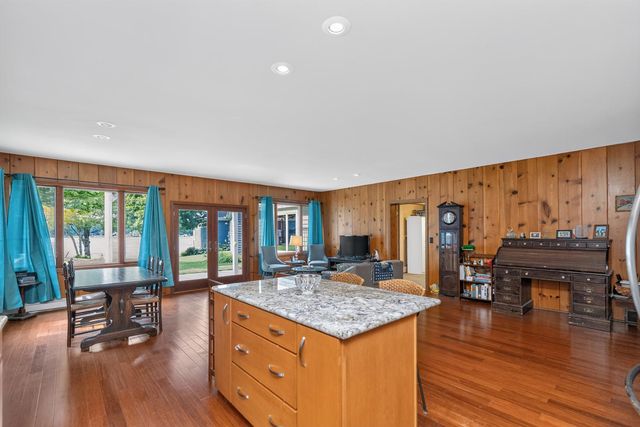 21129 Shore Acres Road, Penn Twp, MI 49031