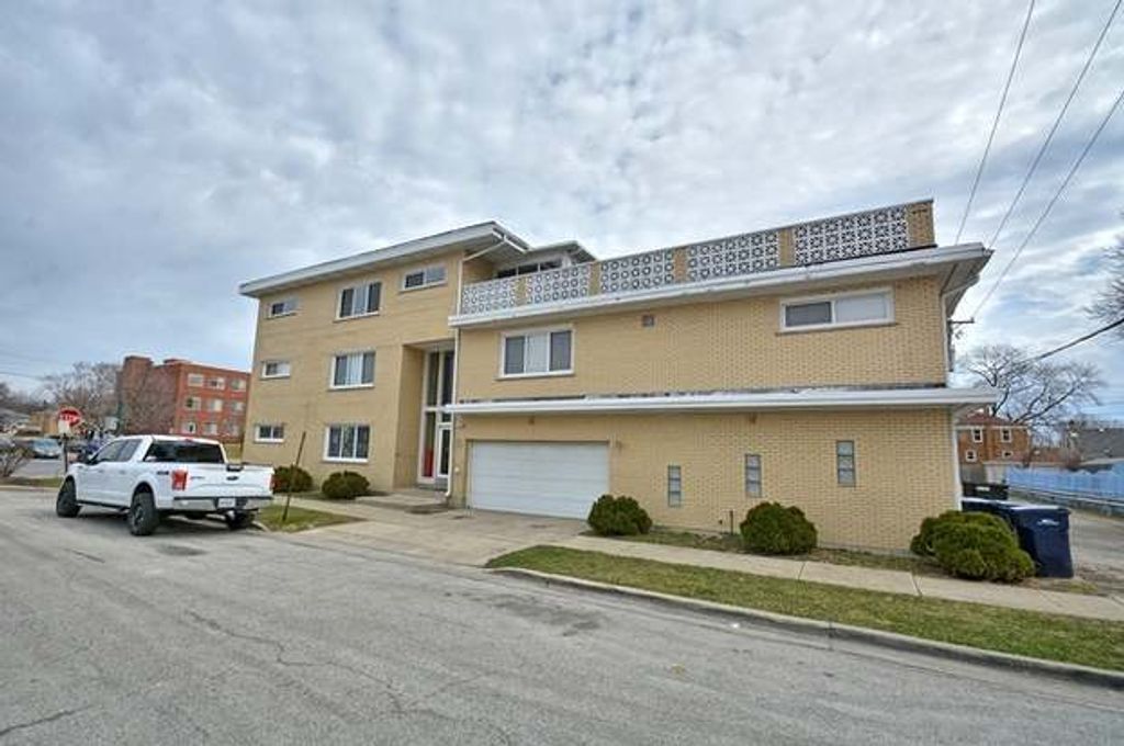 8701 S Sacramento Avenue 2NW, Evergreen Park, IL 60805