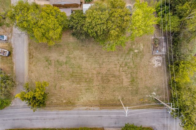 511 E Houston Street, Leonard, TX 75452