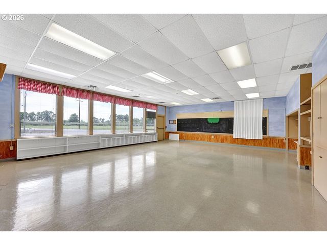 21211 COBURG Rd, Harrisburg, OR 97446
