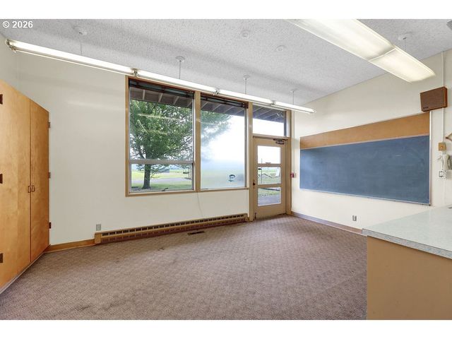 21211 COBURG Rd, Harrisburg, OR 97446
