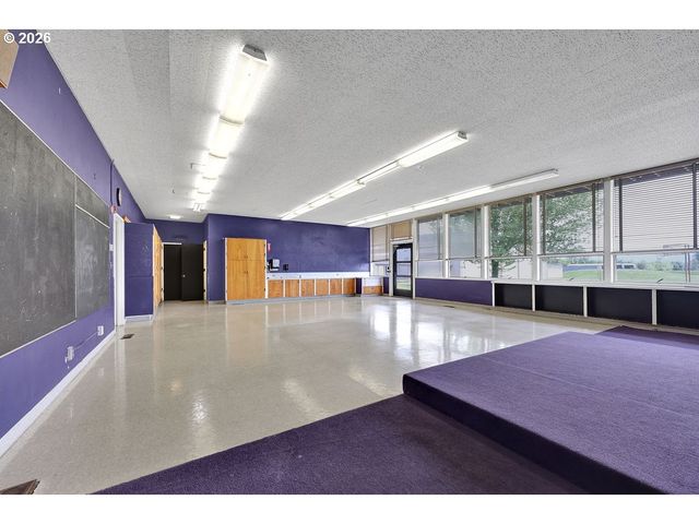 21211 COBURG Rd, Harrisburg, OR 97446