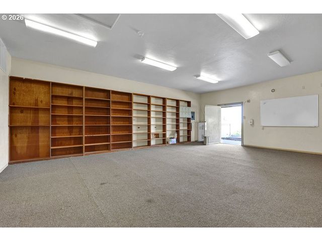 21211 COBURG Rd, Harrisburg, OR 97446