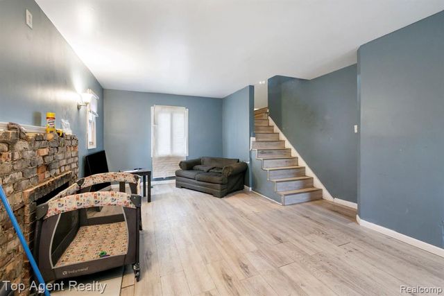 9911 Beaconsfield Street, Detroit, MI 48224